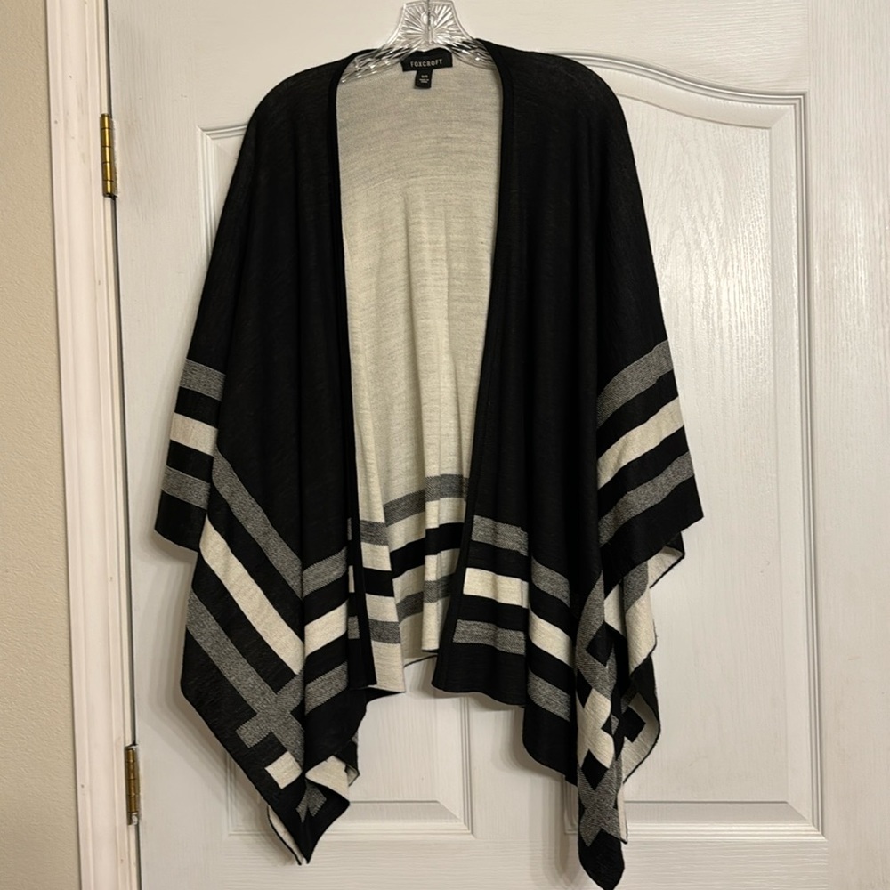 Black and cream Foxcroft drape 0/S, comes from dry clean only household